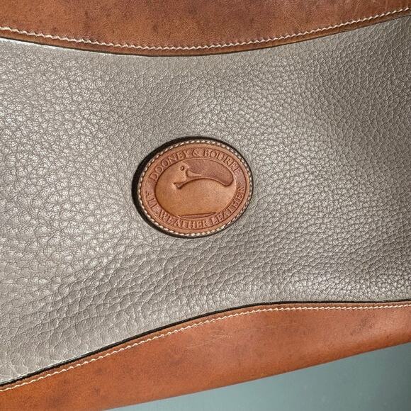 Vintage DOONEY & BOURKE Two Tone Brown Zip Medium Leather Crossbody Purse Bag - Picture 4 of 16